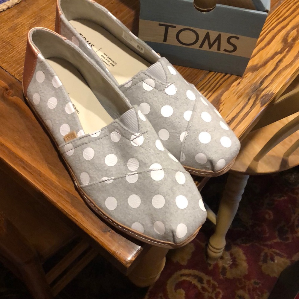TOMS Drizzle Grey Dots Felt On Leather size 10